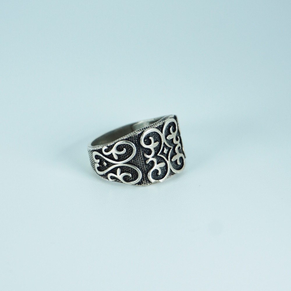 Handcrafted 925 Sterling Silver Ring with Ornate Pattern size 8.5