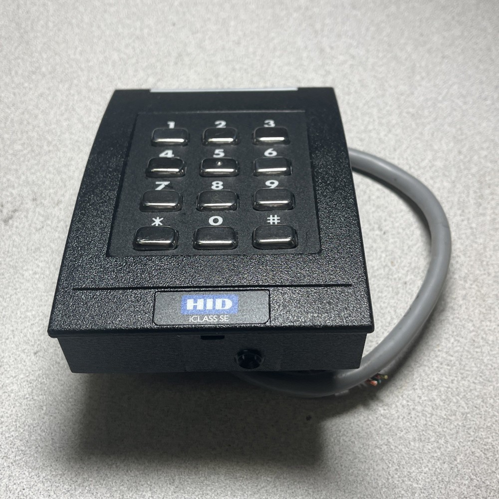 HID multiCLASS RPK40C Smart Card Reader With Keypad - 6136GN0000009