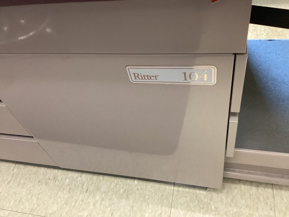 Ritter 104 Exam Table, Used however pristine condition.