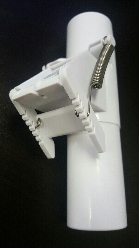 Pool cleaner regulator flowkeeper valve