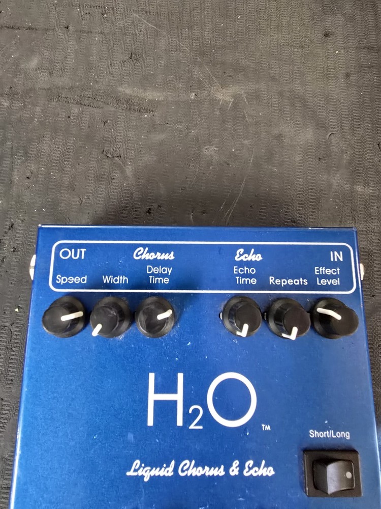 Visual Sound H2O Liquid Chorus & Echo Guitar Effect Pedal Tested Working
