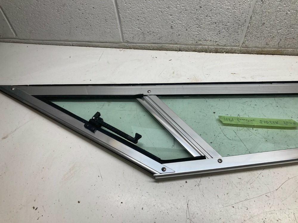 Z7 1994 Crownline 210 CCR Boat Windshield Passenger Left Port