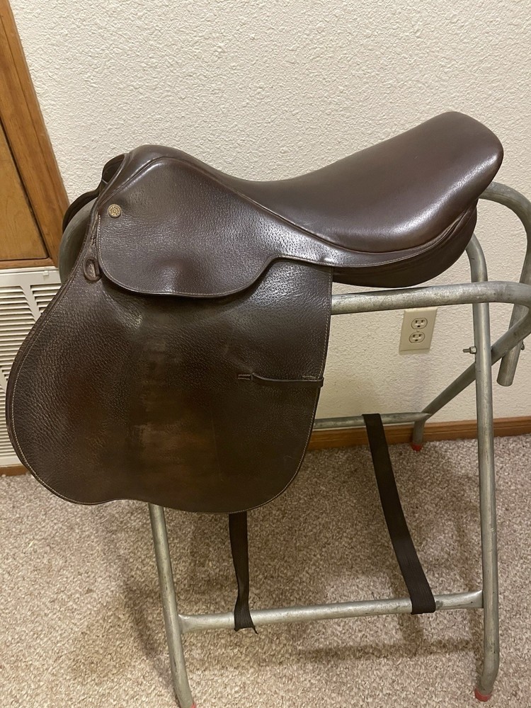 17 Collegiate Hunter/Jumper Saddle