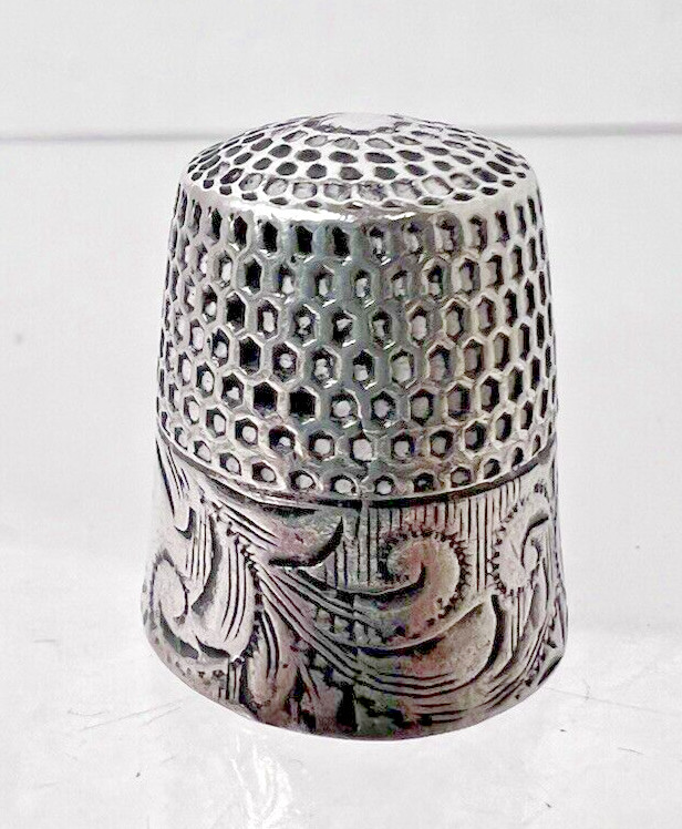 Antique Sterling Silver Thimble w Feather Scroll Design No Monogram Small Size