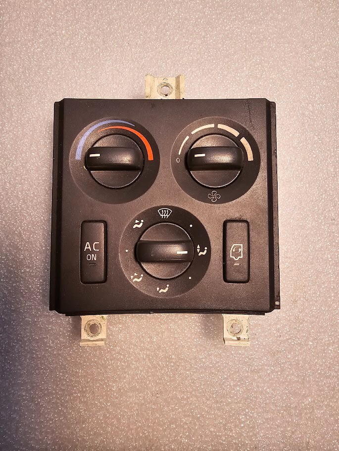 Volvo VNL front dashboard HVAC controler 21326144