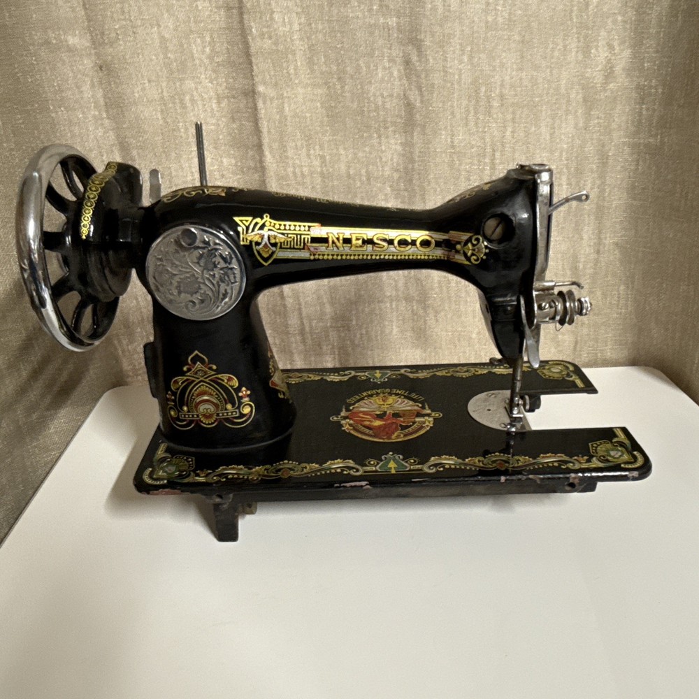 UNTESTED AS IS WORLD'S BEST DELUXE SEWING MACHINE NESCO