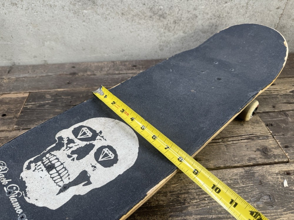 Skateboard With Indepenent Trucks