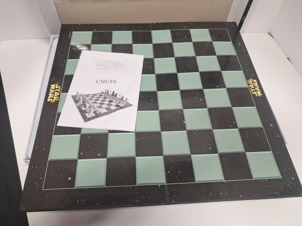 Boxed Complete STAR WARS 3D Chess Game 2012 Darth Maul United Labels Comicware