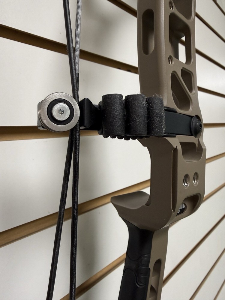 NEW Bowtech Core SR in Sandstone Right Hand 70# 25-30" Compound Bow