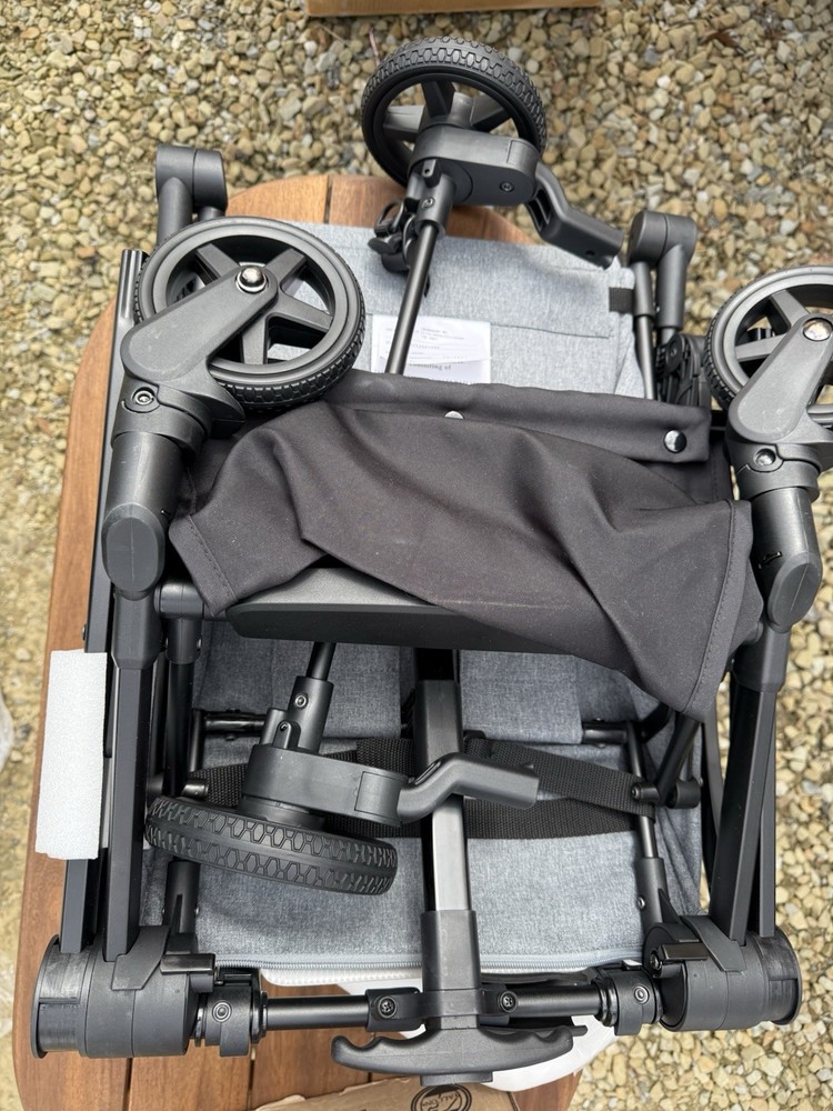 Mompush Lithe V Lightweight + Foldable Travel Stroller