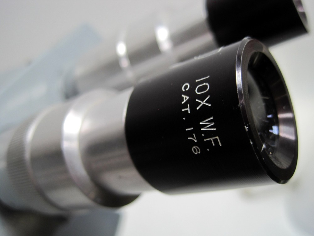 American Optical AO Microscope With Objectives & Light Source WORKS