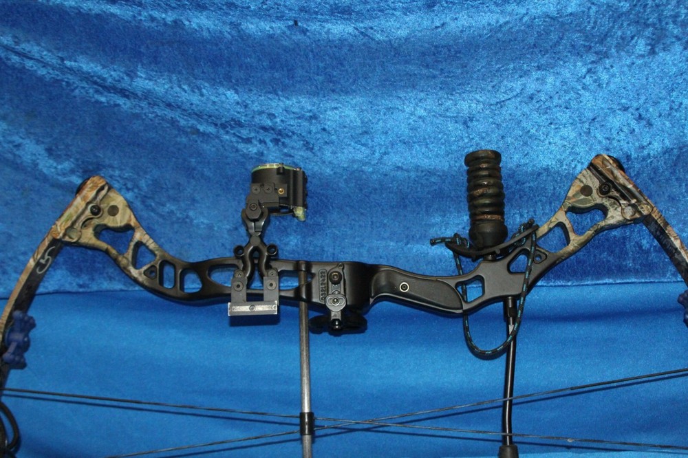 G5 Quest REV Compound Archery Hunting Compound Bow, Right Hand In a Case