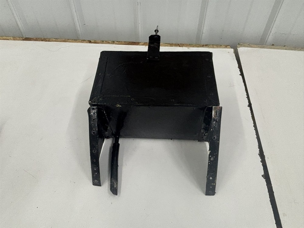 Luscombe Model 8 Battery Housing Box