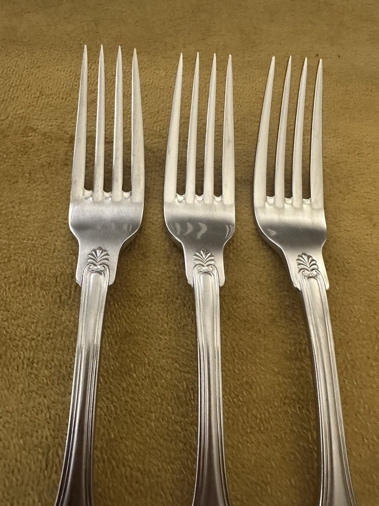 —(3) — Mikasa Sheldon Satin Dinner Forks () - SHELL PATTERN