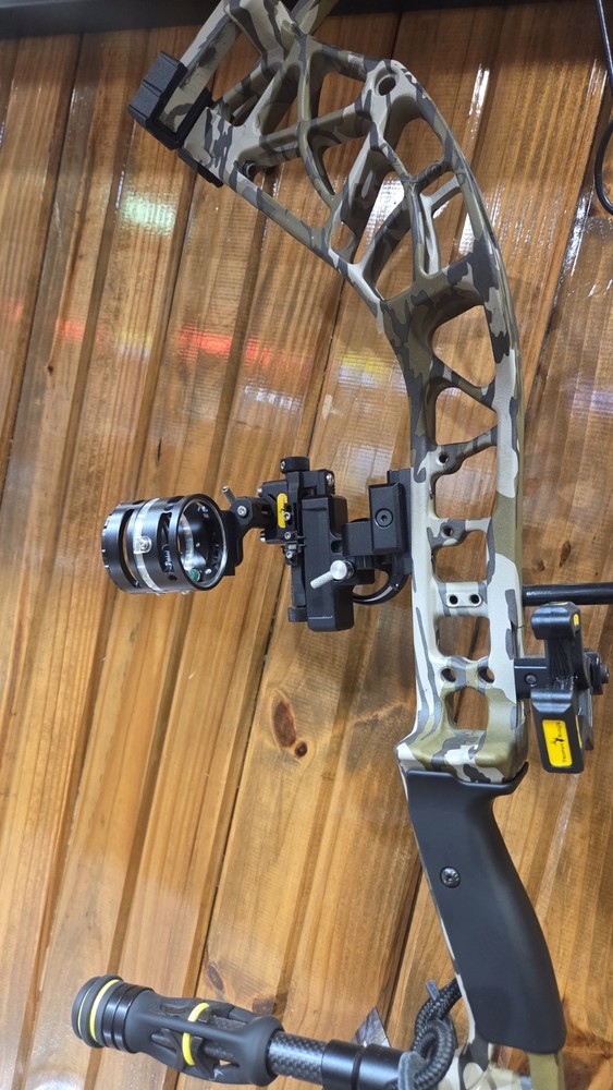 Bear Adapt 2 Plus RH 60# Compound Bow Pkg Mossy Oak Bottomland!