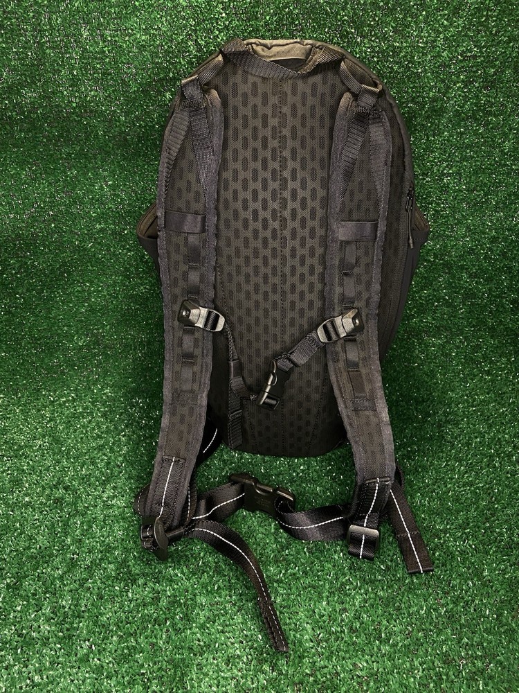 Lululemon Fast Free Reflective Backpack/Hydration Bag - 13L - Black.