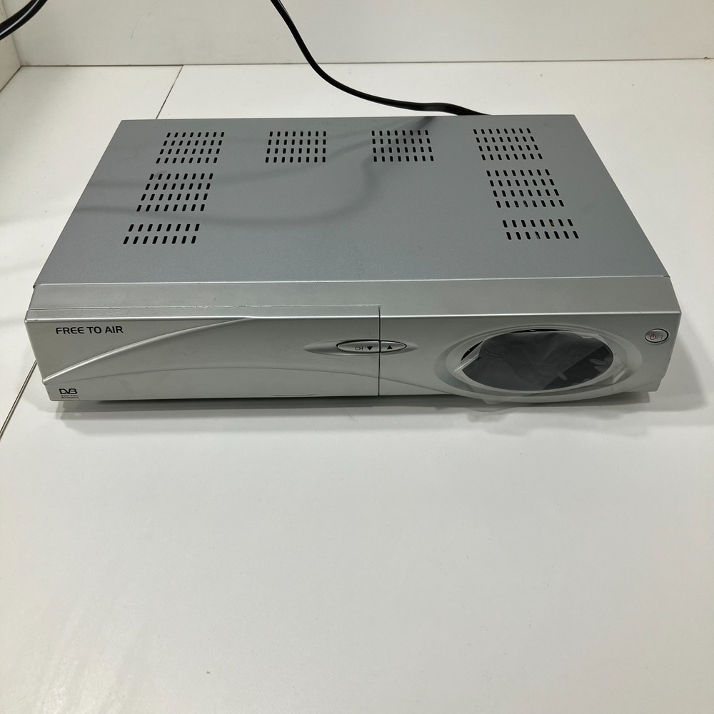 Free To Air Satellite Receiver ST-2000 DVB Set Top Box – Untested – Powers On