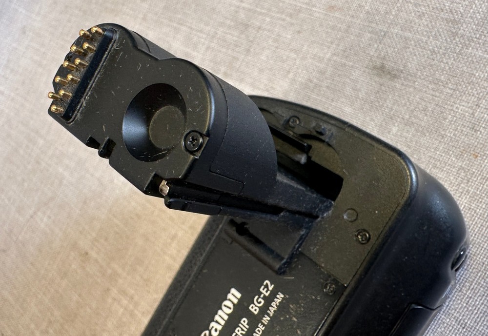 Genuine Canon BG-E2 Camera Battery Grip for EOS 20D 30D 40D 50D