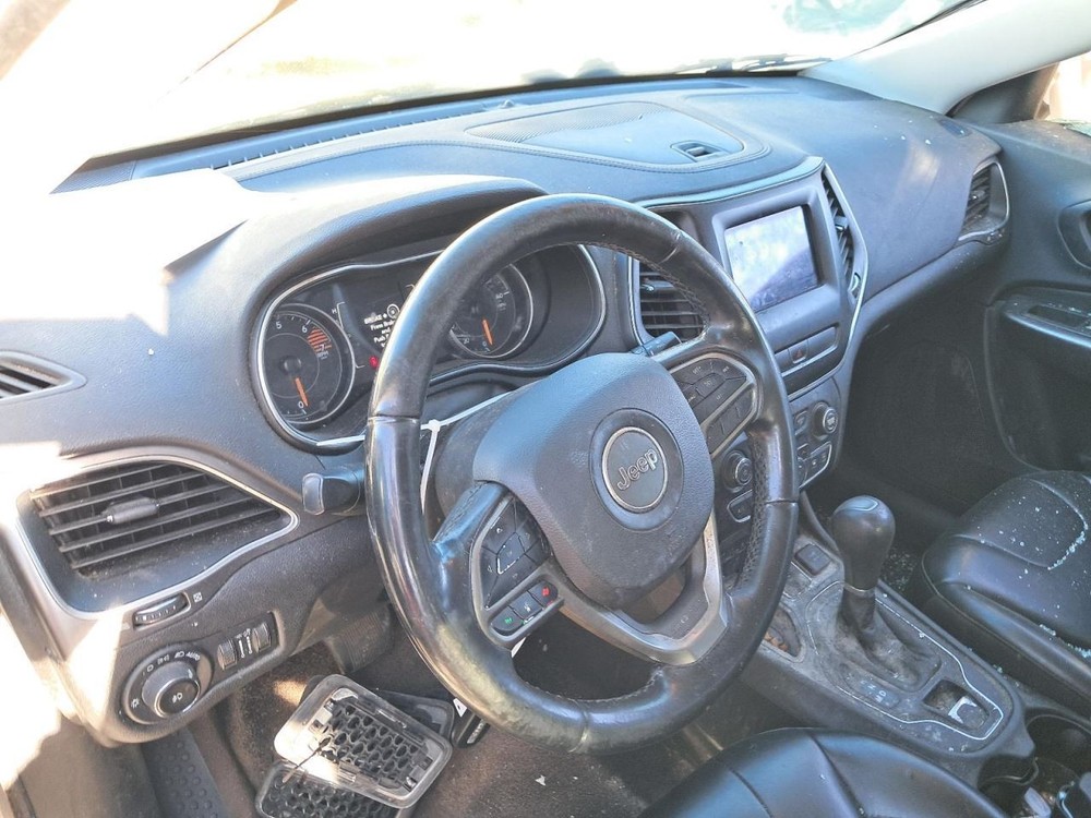 CHEROKEE 2019 Glove Box 4835204