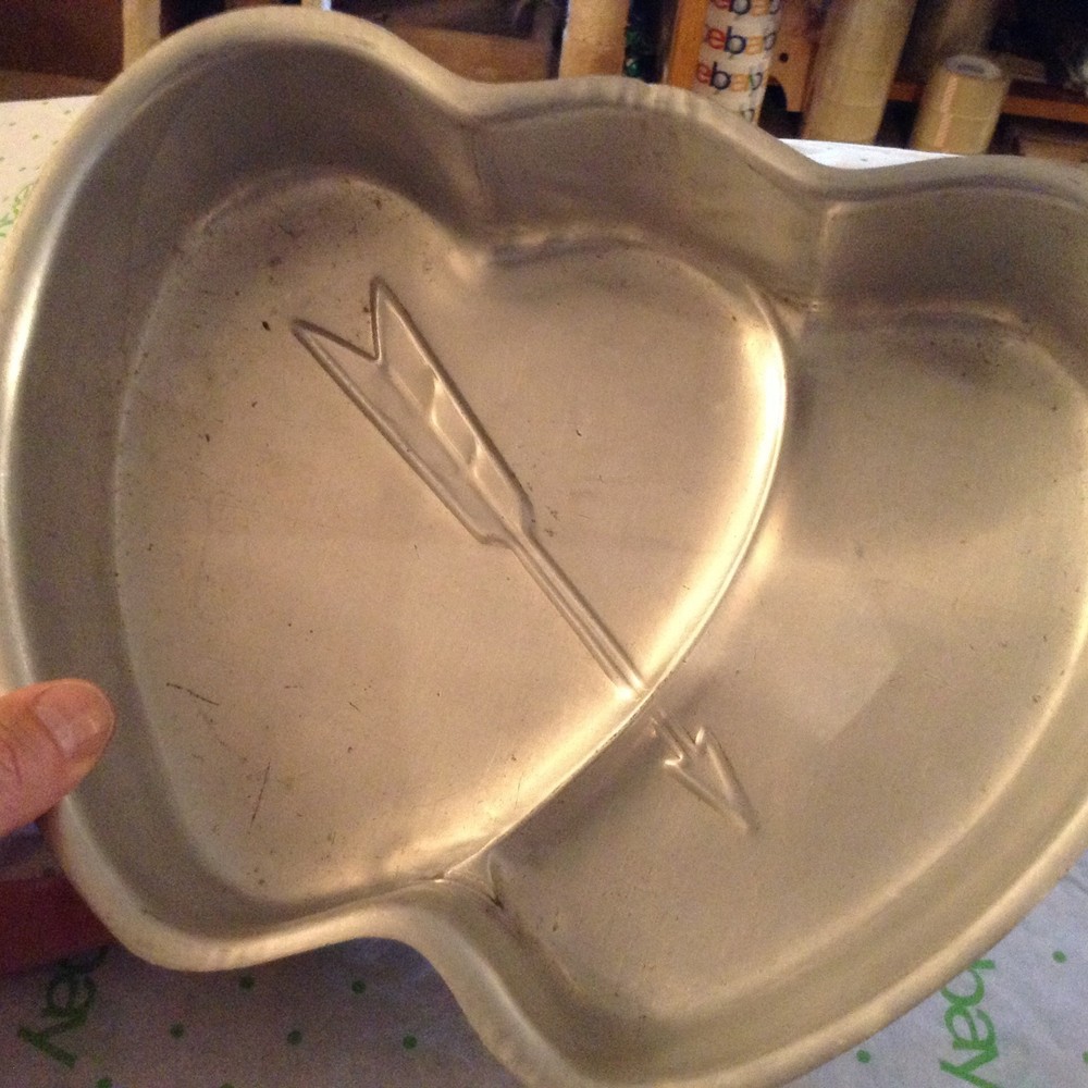Double heart with arrow cake pan