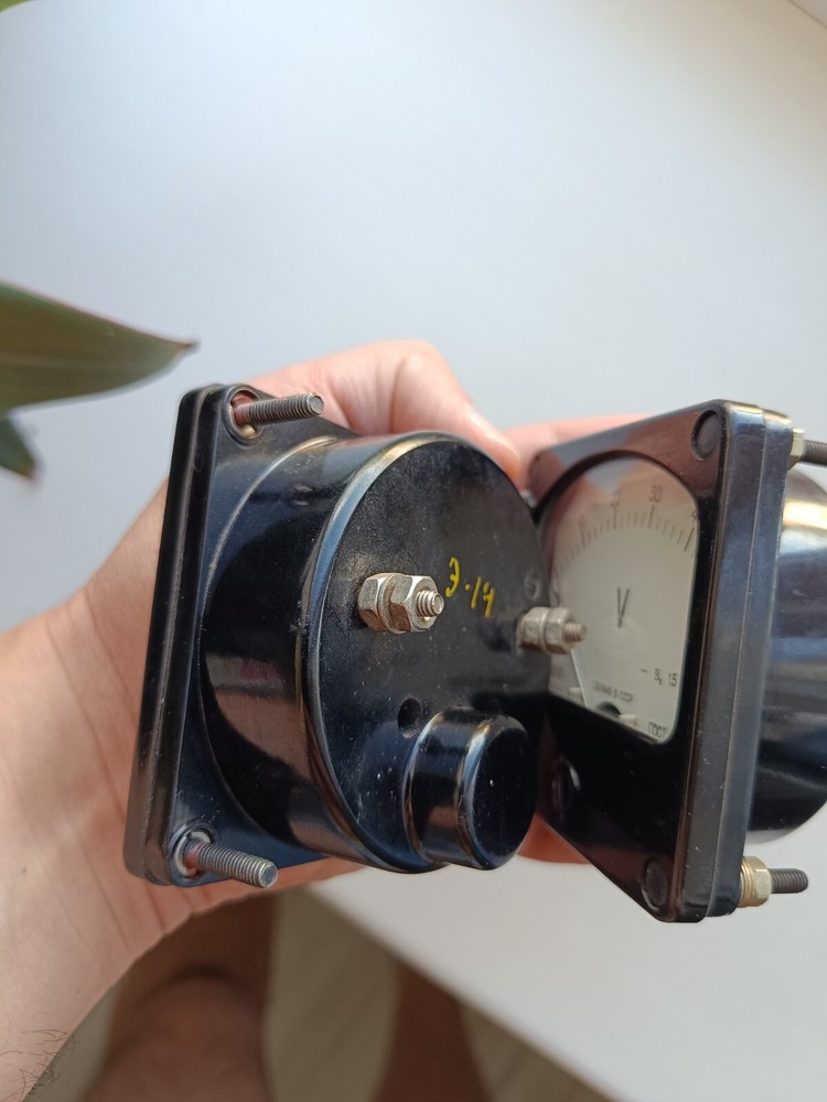 M42000 Voltmeter 0-50 Volt.2 pieces.Working.Good condition