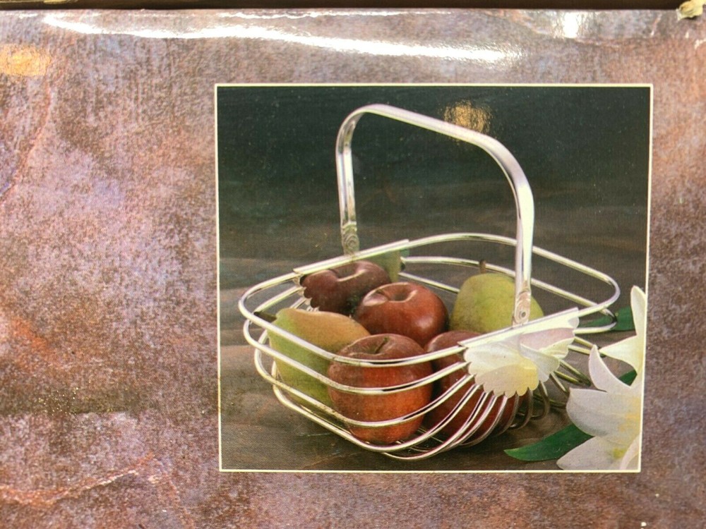 New Fruit Bread Basket Silverplate International Silver Wired Removable Handle