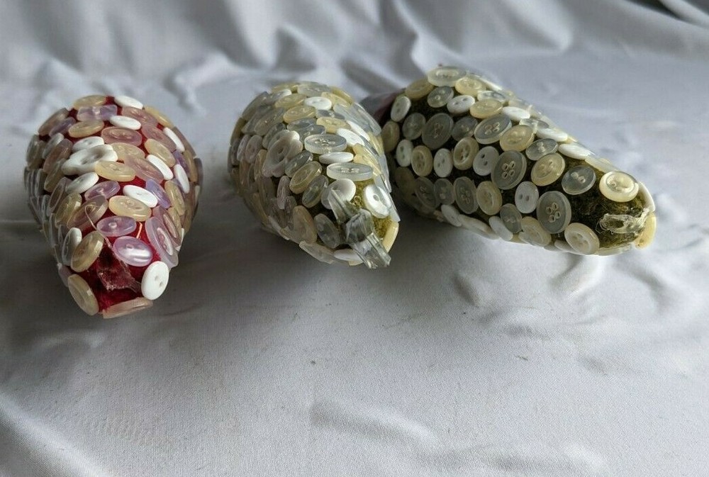 CHRISTMAS BUTTON TREE PIN CUSHION LOT. RED, GREEN DECORATIVE, FUNCTIONAL