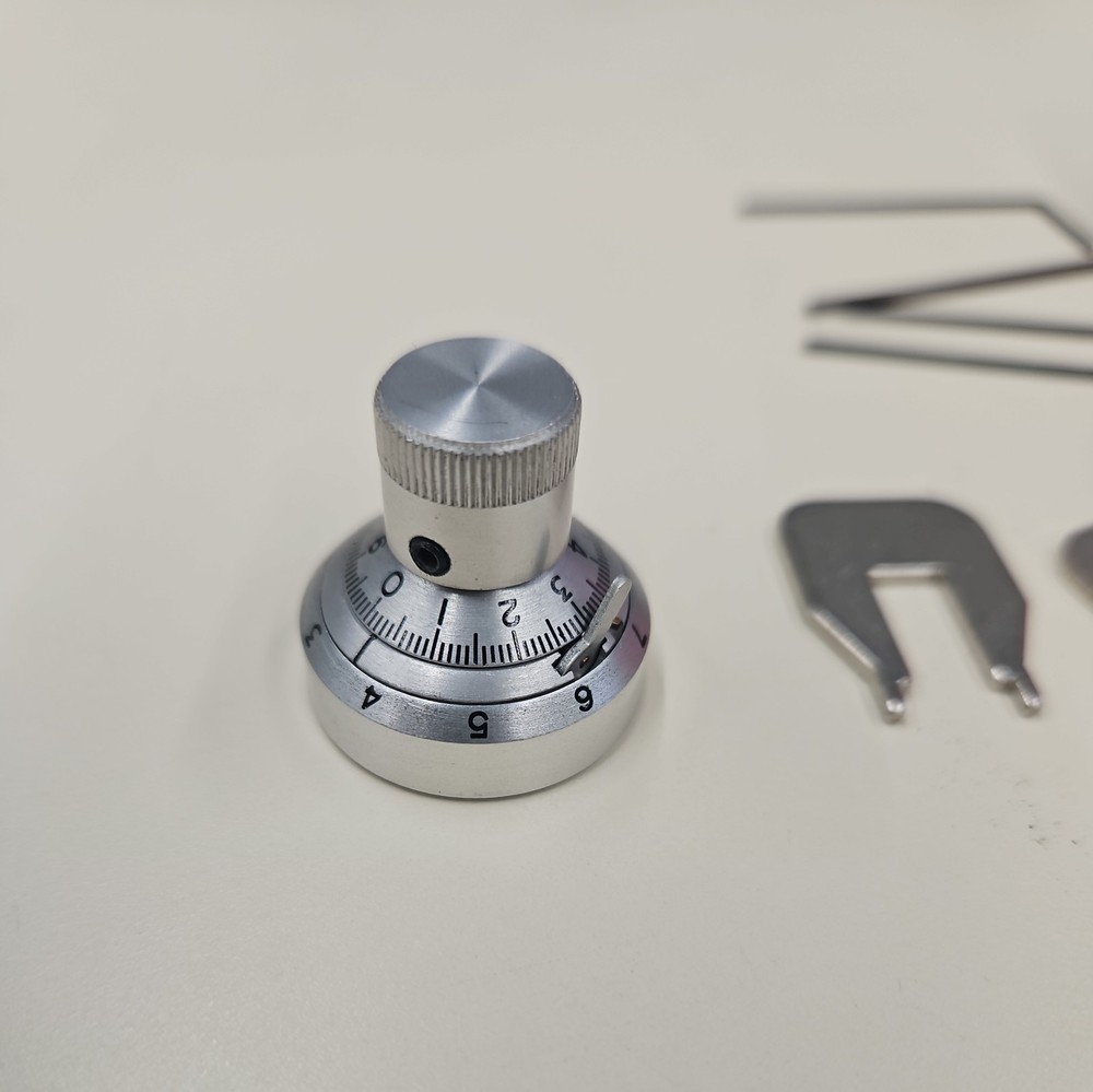 Kilo International Model 462 Knob