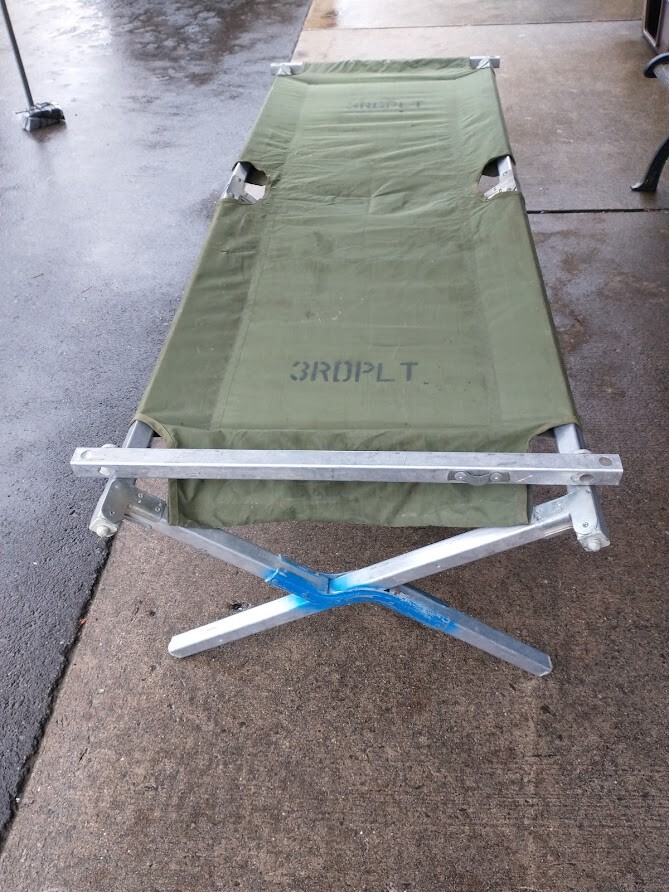 CAMPING COT U.S. GI MILITARY HEAVY DUTY FRAME SLEEPING BED OD GREEN FOLDING