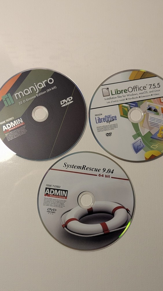 Lot bundle LINUX 51 Total 64 Bit operating System Instal & DVD Rom's