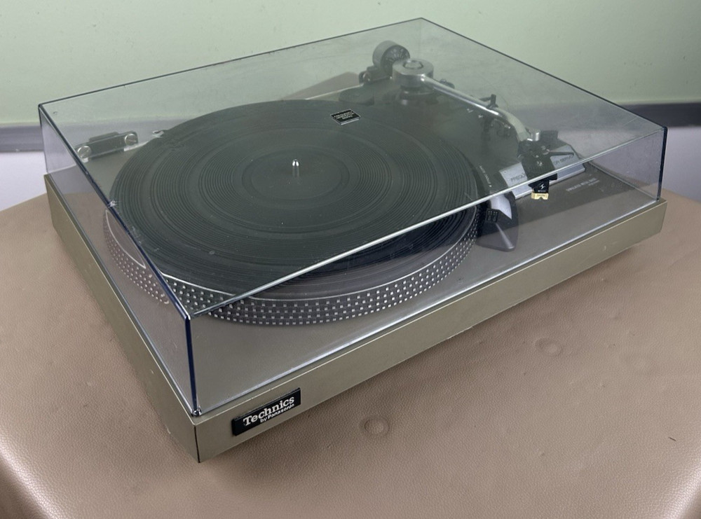 TECHNICS SL-23 TURNTABLE