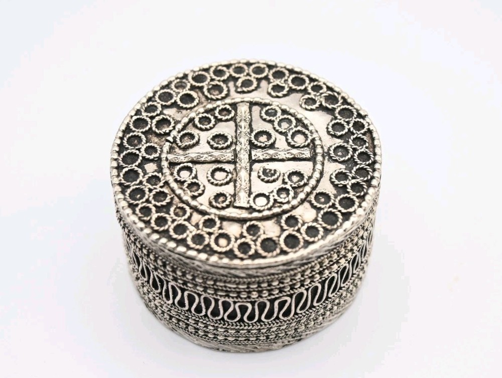 FINE INDIAN KASHMIRI SOLID SILVER CIRCULAR SNUFF BOX 19th C Filigree 50mm