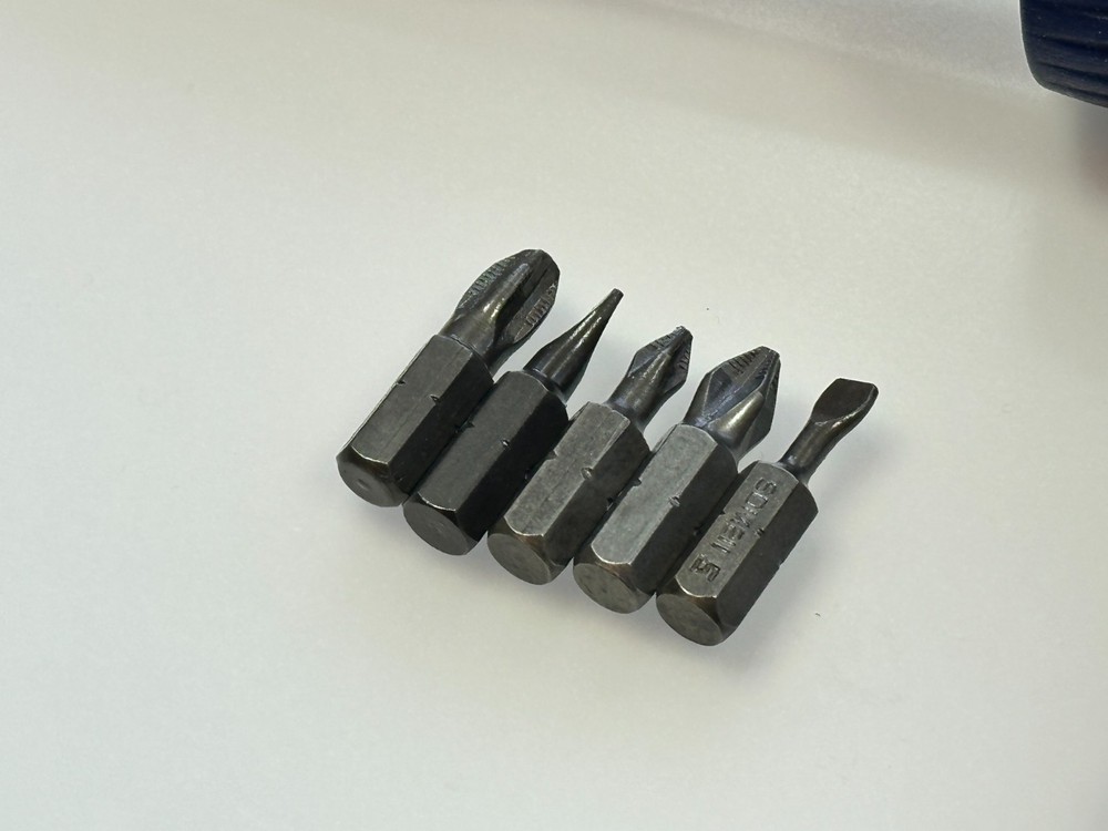 NEW Snap-On Tools USA POWER BLUE Ratcheting Hard Handle Screwdriver w/ Bits, Box