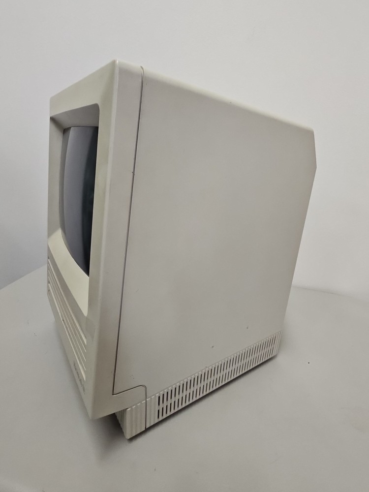 Vintage Apple Macintosh SE M5011 All-in-One Computer – Powers On