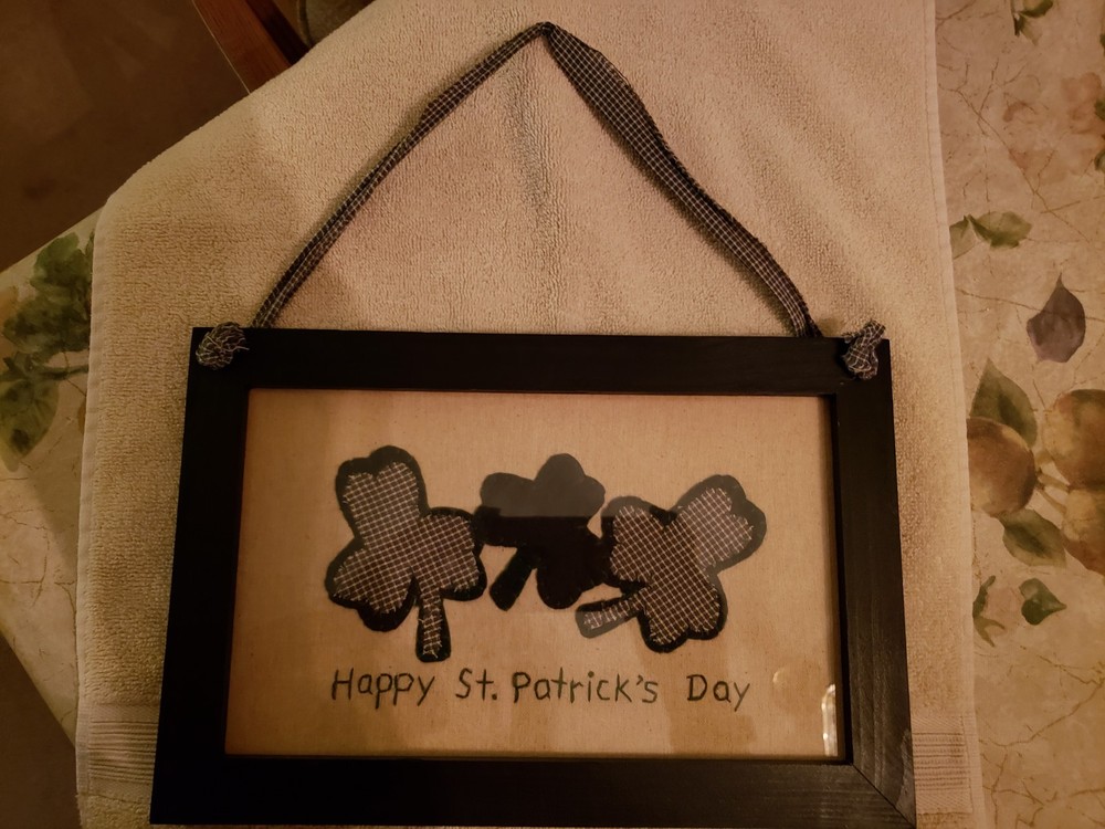 St Patrick's Day Wall Decor-Pre-owned. Excellent condition