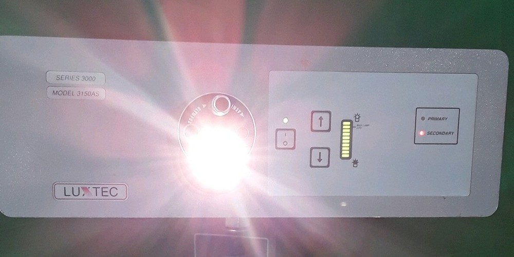 Luxtec Series 3000 Light Source Model 3150AS w/ Stand B3b