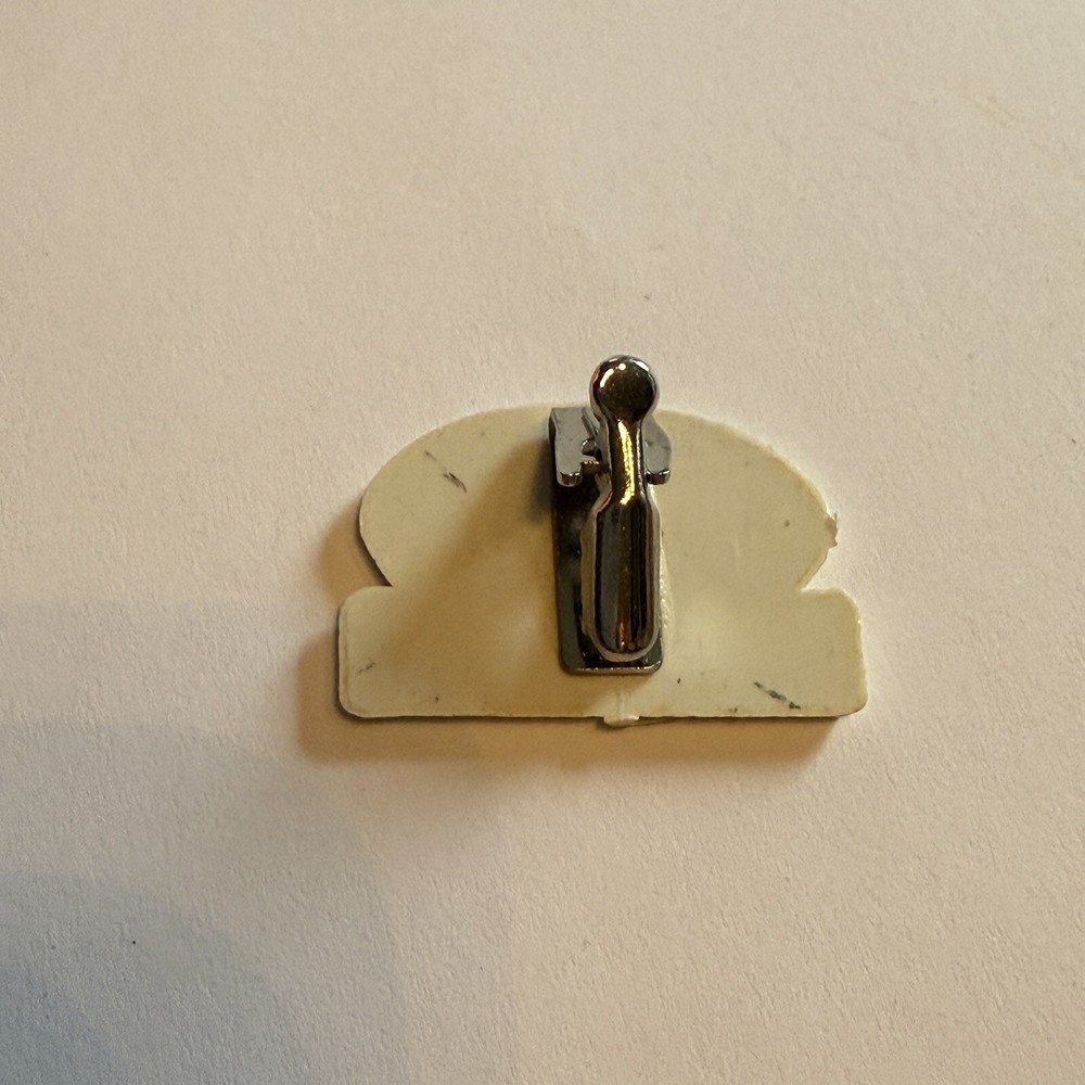 MSN Plastic Clip On Pin Hands Shaking
