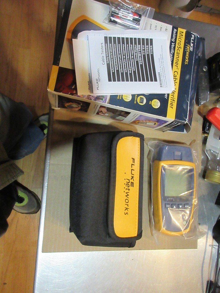 Fluke Networks Microscanner2 MS2-100 Cable Verifier good working order in case