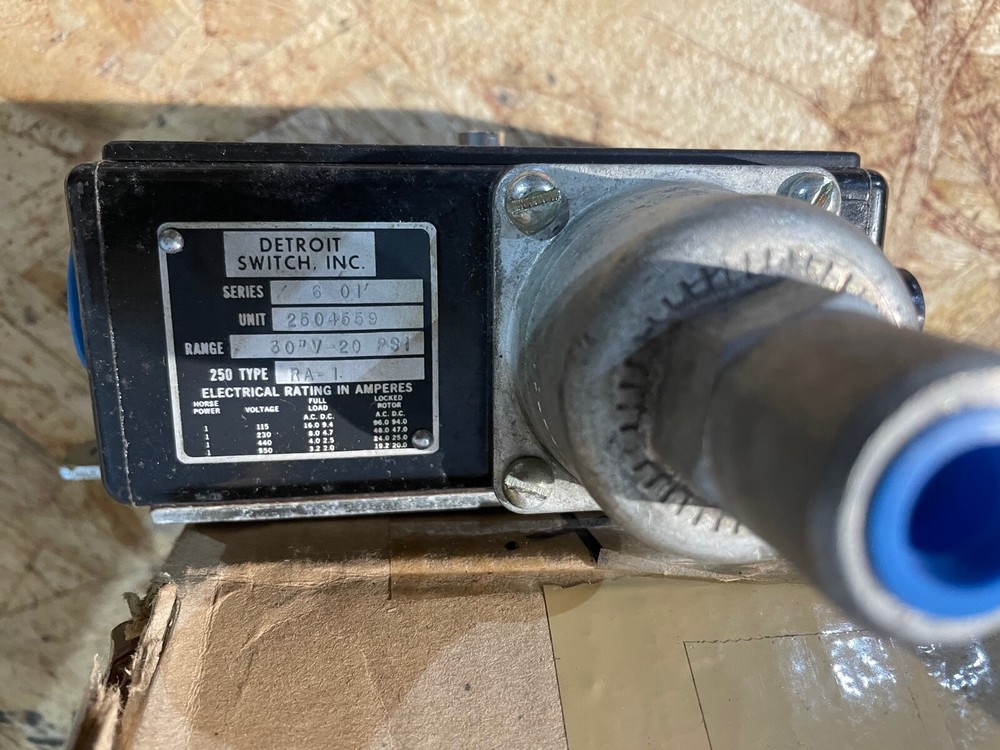 DETROIT SWITCH 250 TYPE RB-1 2504559 CONTROL SWITCH