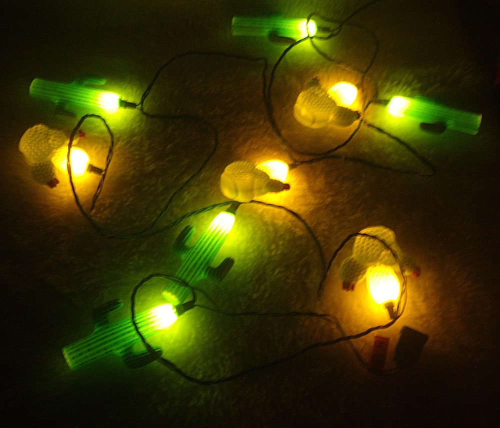 CACTUS Christmas Tree LIGHT String Plastic Blow Mold Prickly Saguaro Vintage