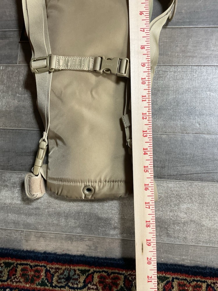 NEW Camelbak Hydration pack 2L NWT Beige Tan Camo