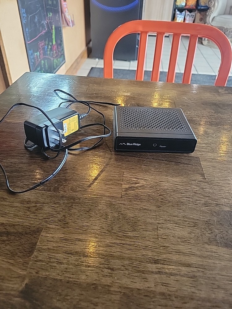 Evolution/Blue Ridge Digital HD Box MODEL DMS2004UHD W/ AC Adapter, Remote. B