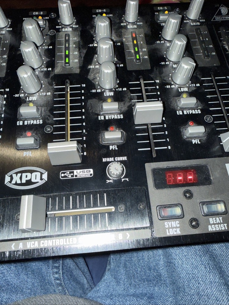 Behringer VMX 1000USB DJ Mixer