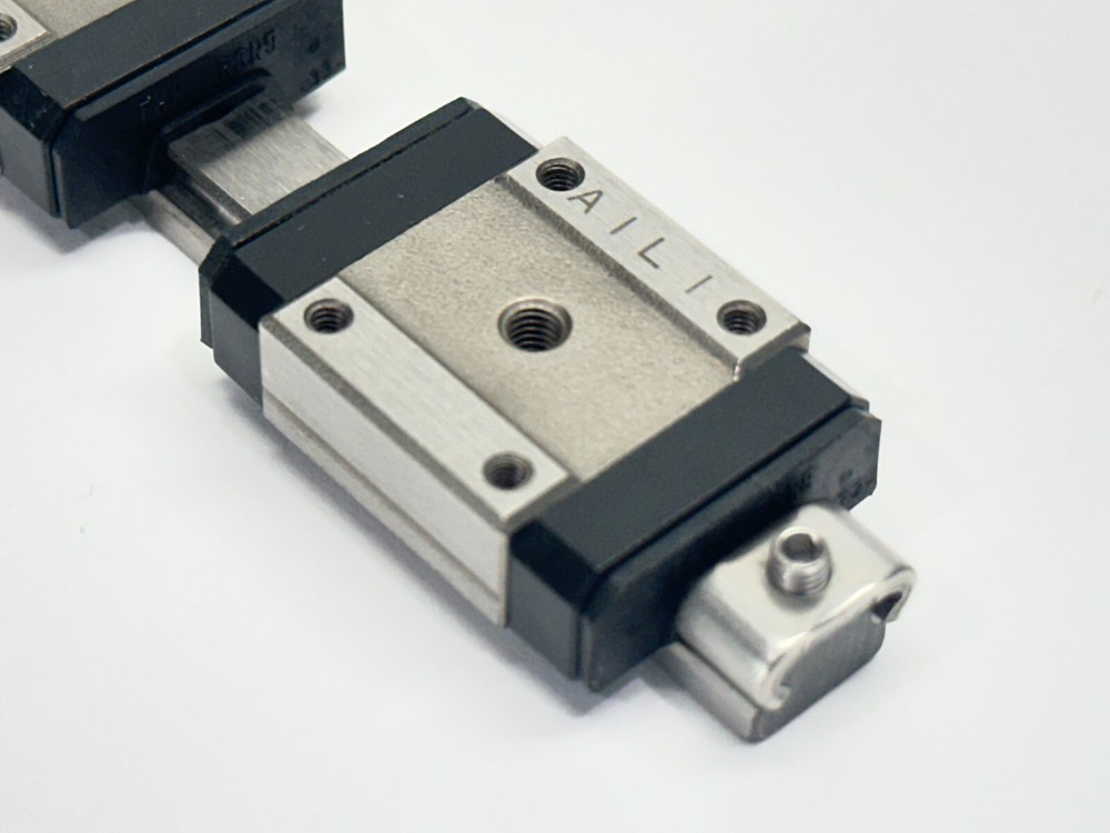 THK RSR 9M Linear Guide Blocks w/ 115mm Guide Rail