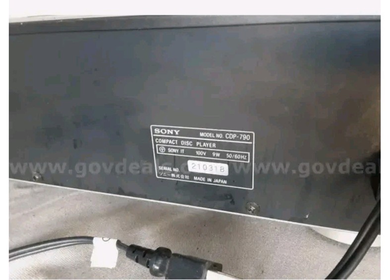 Sony CDP-790 18 Bit Linear 8 Times Oversampling Compact Disc Player