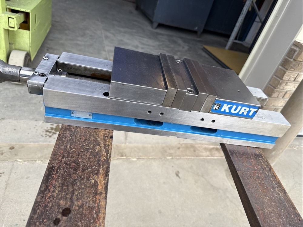 NICE!! KURT 6" DL600 DOUBLE-LOCK PRECISION MACHINE Vise JAWS & HANDLE (av4