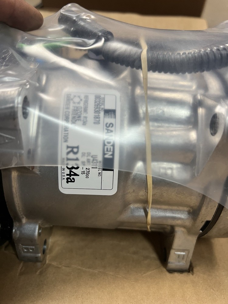 HMMWV Red Dot AC compressor 24V