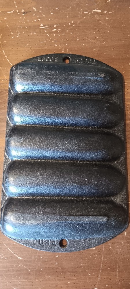 2 Lodge Corn Cob Cast Iron Pans