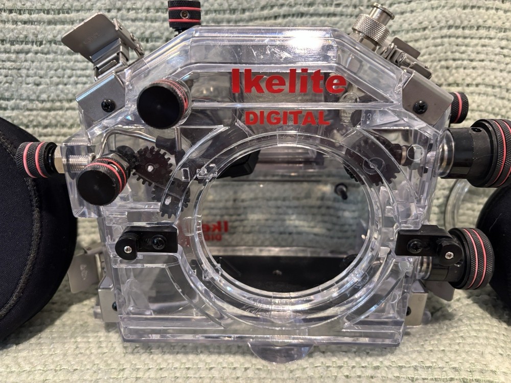 Ikelite Digital Underwater Camera Housing Waterproof Case Water Resistant