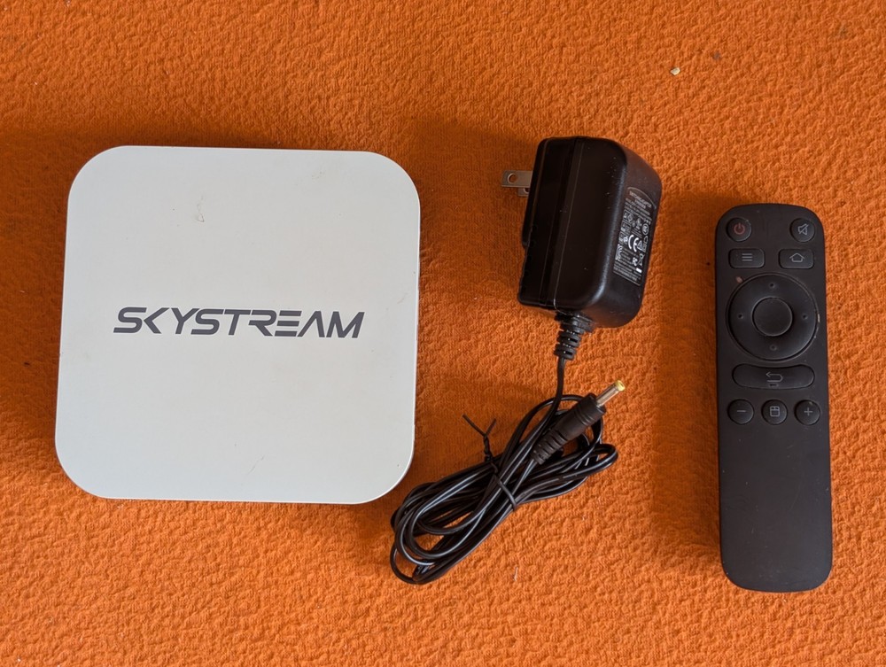 Skystream Digital Media Streamer SS-One With Remote & Power Adapter